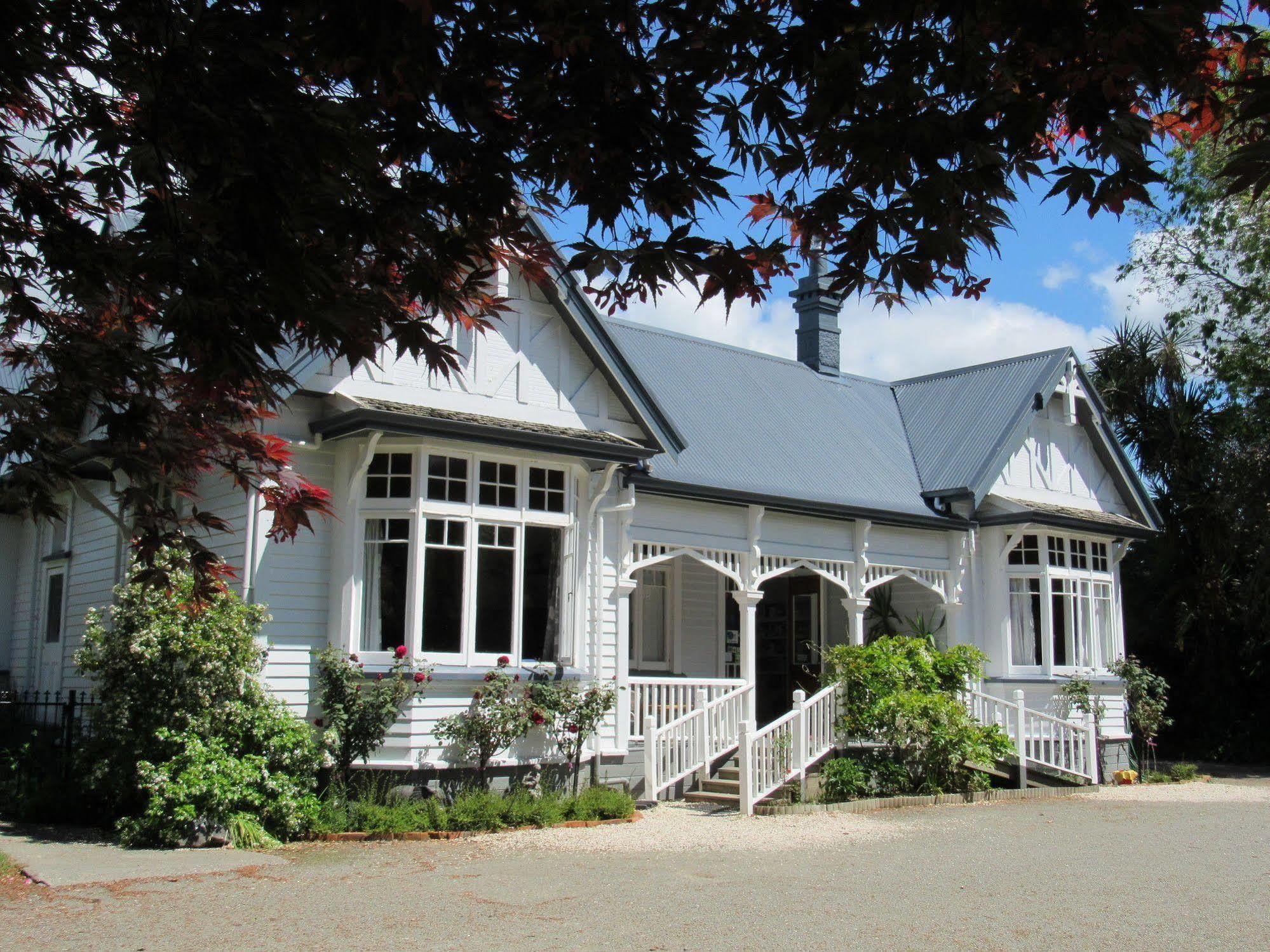 White Elephant Accomodation * Motueka