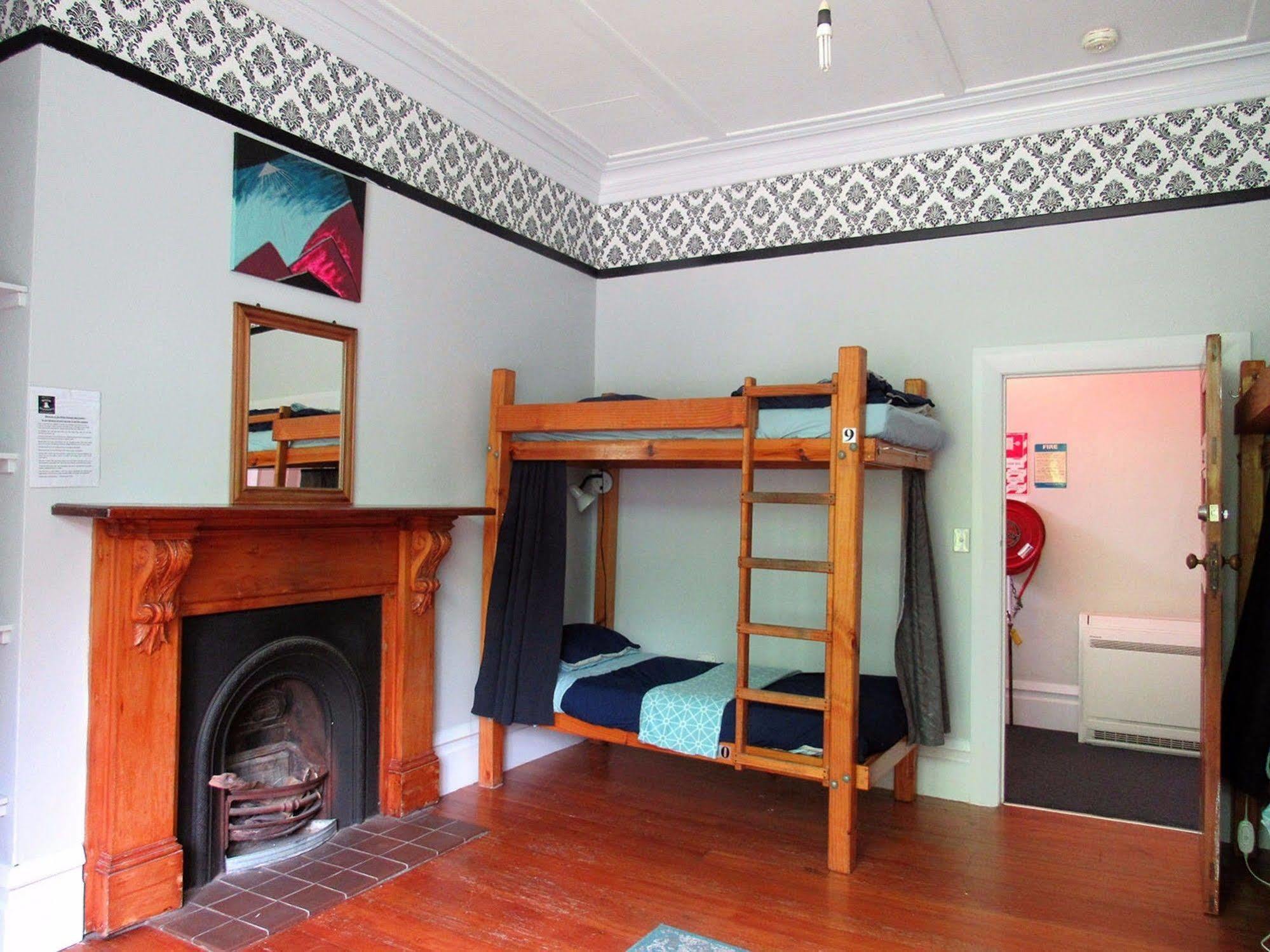 White Elephant Accomodation Hostel *