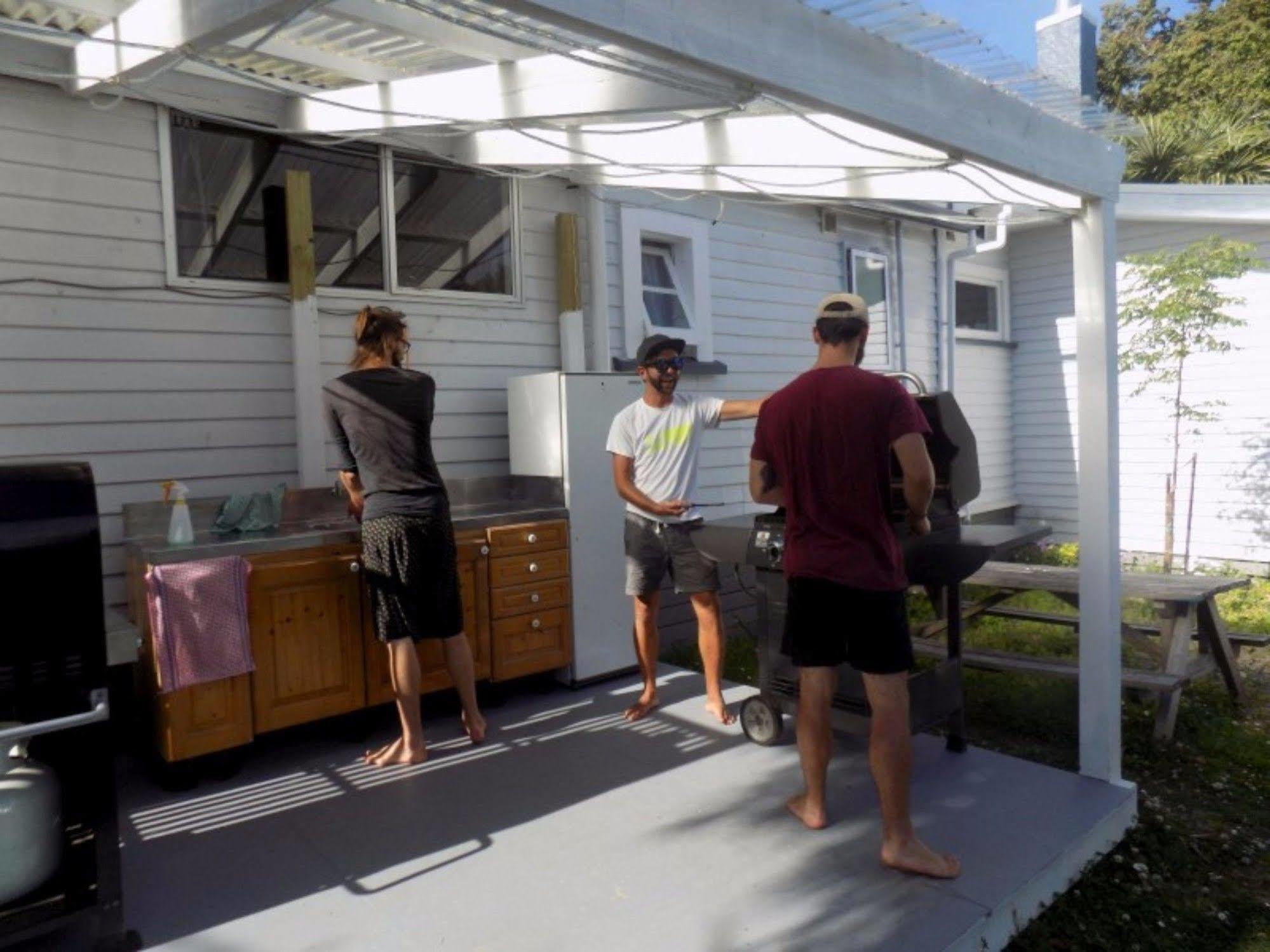 White Elephant Accomodation Hostel Motueka