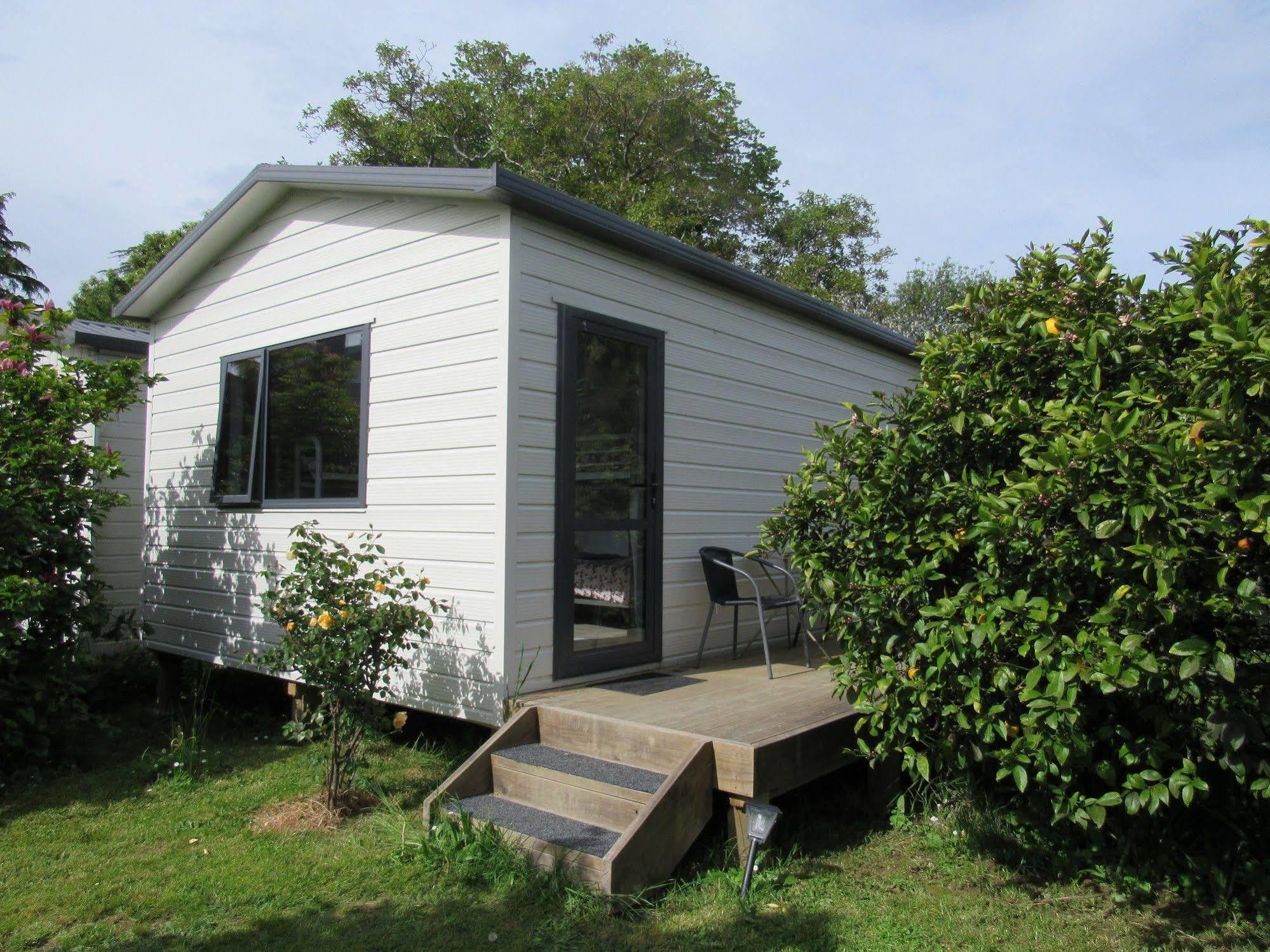 Hostel White Elephant Accomodation *